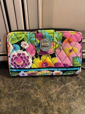 Vera Bradley Women's Multicolored Foral design Wallet